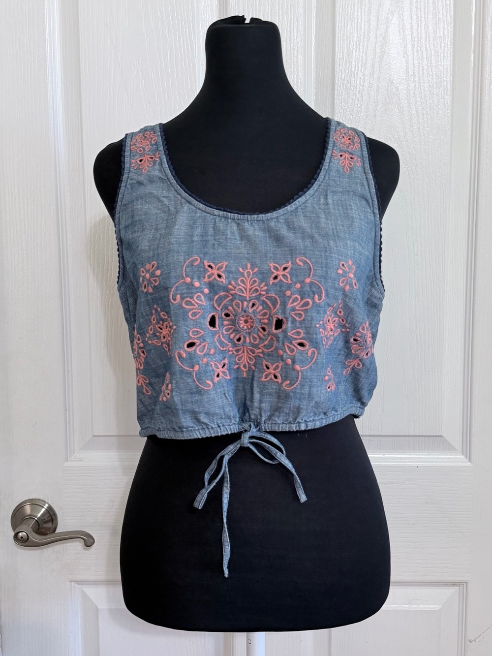 American Eagle Embroidered Chambray Crop Tank Top Small Boho Floral Tie Front